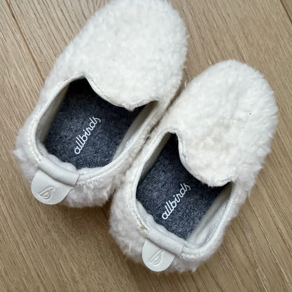 Allbirds Cozy White Shearling toddler slippers size 5c